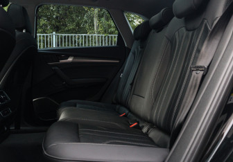 Подержанный автомобиль Audi Q5 2022 года (9 фото)