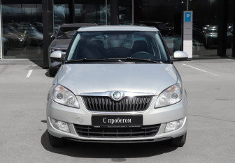 Подержанный автомобиль Skoda Fabia Hatchback 2012 года (2 фото)