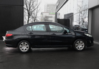 Подержанный автомобиль Peugeot 408 2014 года (4 фото)