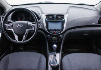 Подержанный автомобиль Hyundai Solaris Sedan 2011 года (13 фото)