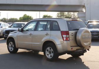 Подержанный автомобиль Suzuki Grand Vitara 2011 года (7 фото)