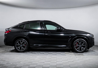 Подержанный автомобиль BMW X4 2022 года (4 фото)