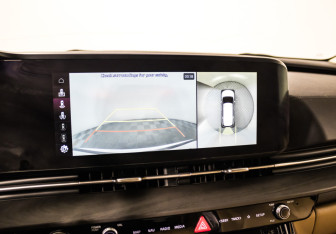 Подержанный автомобиль Kia Carnival 2021 года (25 фото)