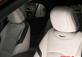 Подержанный автомобиль Cadillac XT4 2021 года (23 фото)