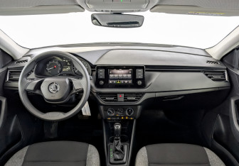 Подержанный автомобиль Skoda Rapid Liftback 2021 года (14 фото)