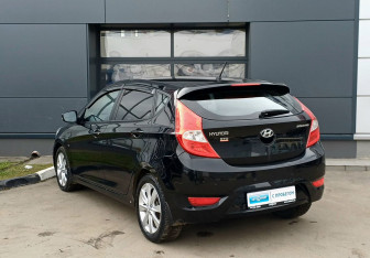 Подержанный автомобиль Hyundai Solaris Hatchback 2013 года (7 фото)