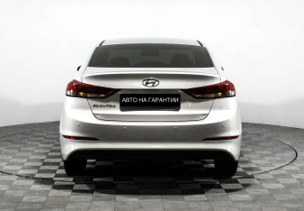 Подержанный автомобиль Hyundai Elantra Sedan 2016 года (4 фото)