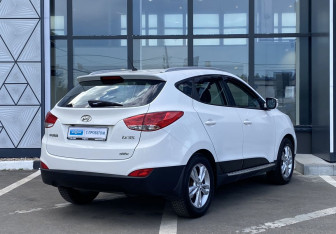 Подержанный автомобиль Hyundai ix35 2011 года (5 фото)