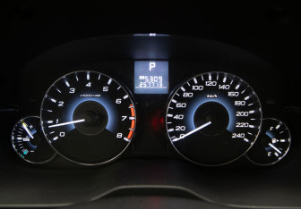 Подержанный автомобиль Subaru Legacy Sedan 2011 года (10 фото)