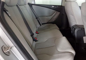 Подержанный автомобиль Volkswagen Passat Wagon 2006 года (10 фото)