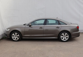 Подержанный автомобиль Audi A6 Sedan 2014 года (8 фото)