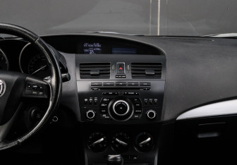 Подержанный автомобиль Mazda 3 Sedan 2013 года (10 фото)