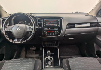 Подержанный автомобиль Mitsubishi Outlander 2019 года (9 фото)
