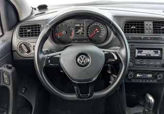 Подержанный автомобиль Volkswagen Polo Sedan 2017 года (21 фото)