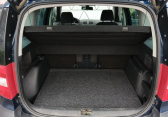 Подержанный автомобиль Skoda Yeti 2012 года (10 фото)