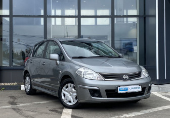 Подержанный автомобиль Nissan Tiida Hatchback 2012 года (3 фото)