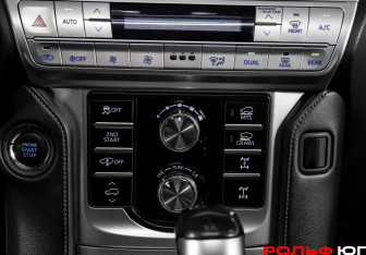 Подержанный автомобиль Toyota Land Cruiser Prado 2017 года (24 фото)