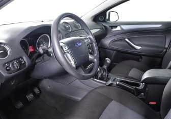 Подержанный автомобиль Ford Mondeo Sedan 2014 года (10 фото)