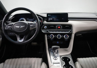 Подержанный автомобиль Genesis G70 2021 года (13 фото)