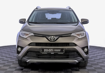 Подержанный автомобиль Toyota RAV4 2017 года (2 фото)