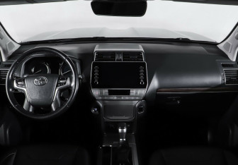 Подержанный автомобиль Toyota Land Cruiser Prado 2020 года (11 фото)