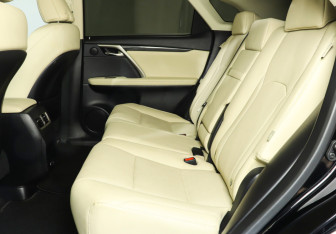 Подержанный автомобиль Lexus RX 2022 года (10 фото)