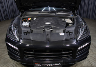 Подержанный автомобиль Porsche Cayenne 2019 года (9 фото)