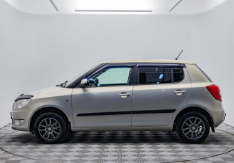 Подержанный автомобиль Skoda Fabia Hatchback 2012 года (2 фото)