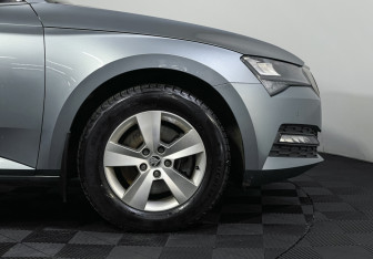 Подержанный автомобиль Skoda Superb Liftback 2021 года (16 фото)