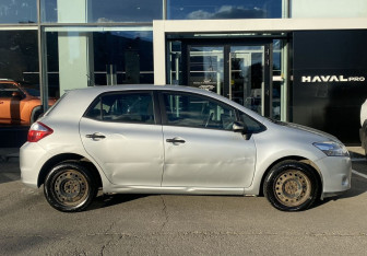 Подержанный автомобиль Toyota Auris Hatchback 2010 года (4 фото)