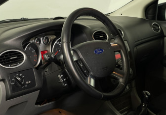Подержанный автомобиль Ford Focus Sedan 2008 года (13 фото)