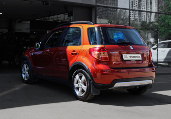 Подержанный автомобиль Suzuki SX4 Hatchback 2010 года (6 фото)
