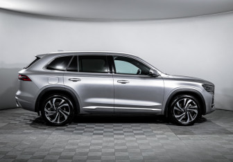 Подержанный автомобиль Geely Monjaro 2025 года (4 фото)