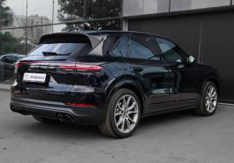 Подержанный автомобиль Porsche Cayenne 2019 года (4 фото)