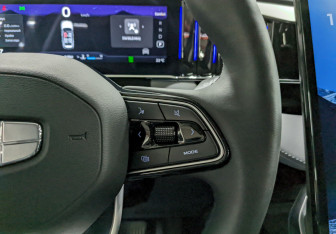 Подержанный автомобиль Geely Atlas 2024 года (28 фото)