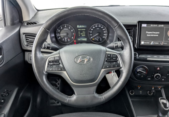 Подержанный автомобиль Hyundai Solaris Sedan 2021 года (20 фото)