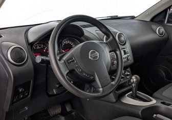 Подержанный автомобиль Nissan Qashqai 2013 года (15 фото)