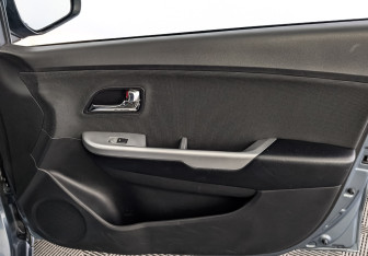 Подержанный автомобиль Kia Rio Hatchback 2015 года (25 фото)