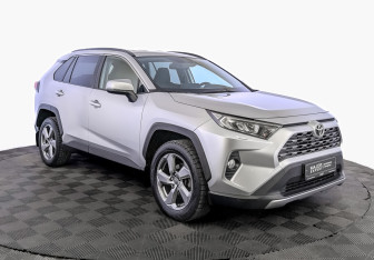 Подержанный автомобиль Toyota RAV4 2021 года (3 фото)