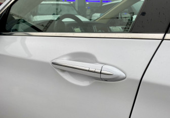 Подержанный автомобиль Genesis G80 2017 года (20 фото)