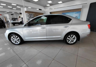 Подержанный автомобиль Skoda Octavia Liftback 2018 года (8 фото)