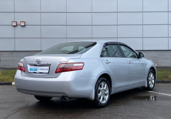 Подержанный автомобиль Toyota Camry Sedan 2011 года (5 фото)