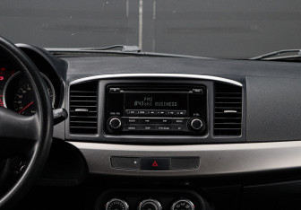 Подержанный автомобиль Mitsubishi Lancer Sedan 2014 года (10 фото)