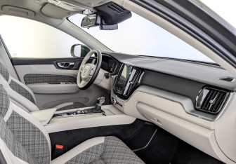 Подержанный автомобиль Volvo XC60 2020 года (11 фото)