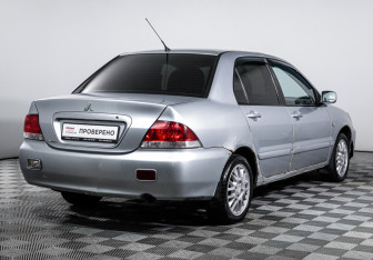 Подержанный автомобиль Mitsubishi Lancer Sedan 2005 года (5 фото)