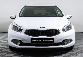 Подержанный автомобиль Kia Ceed Hatchback 2014 года (2 фото)