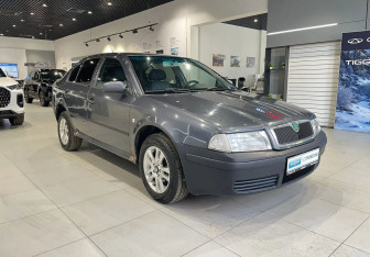 Подержанный автомобиль Skoda Octavia Liftback 2006 года (3 фото)