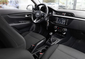 Подержанный автомобиль Kia Rio Sedan 2018 года (9 фото)