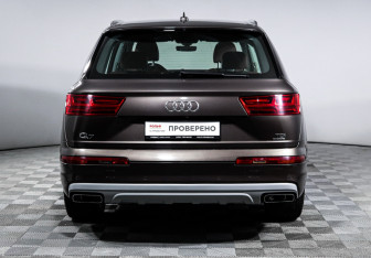 Подержанный автомобиль Audi Q7 2016 года (6 фото)