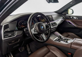 Подержанный автомобиль BMW X6 2021 года (16 фото)